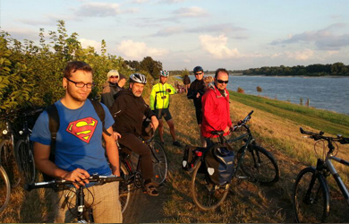 CAD Schroer Mitarbeiter während einer Feierabendtour mit dem Fahrrad